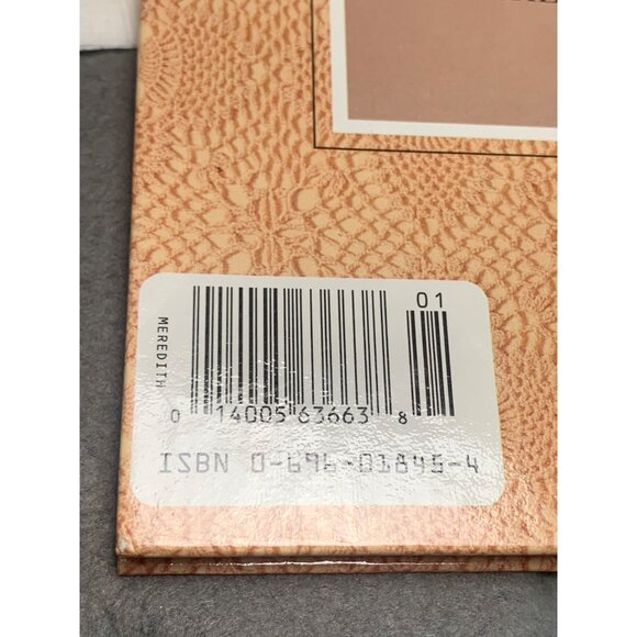 Better Homes & Gardens Romantic Crochet Book - 80 Victorian Patterns & Designs - Picture 3 of 3